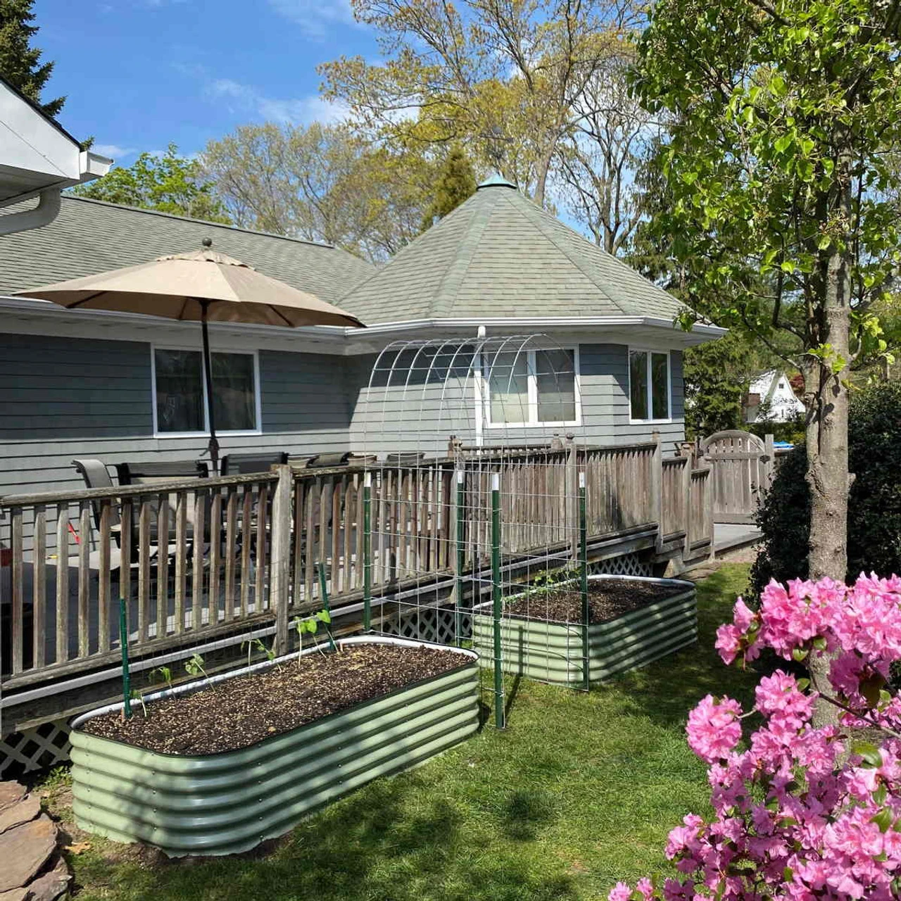 Vego Garden 17" Tall 9-In-1 Modular Metal Raised Garden Bed Kit 6 Vego Garden 17" Tall 9-In-1 Modular Metal Raised Garden Bed Kit - Image 4